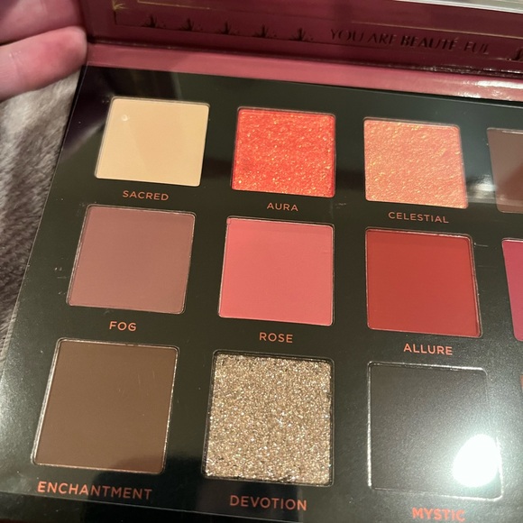 Ace Beautè - Mystic Romance Eyeshadow Palette - Picture 5 of 8